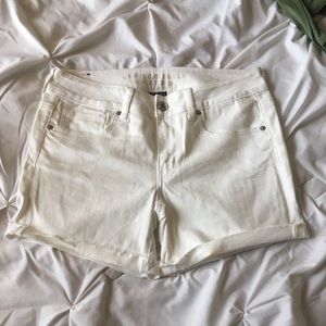 White American Eagle shorts